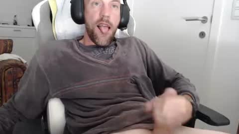 needyoujust online show from September 20, 12:24 am