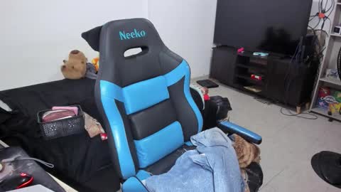 Geek Nicole    im Neeko UwU online show from December 20, 5:58 am