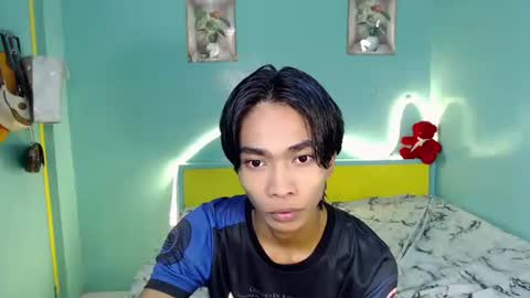 neil_asian69 online show from May 2, 4:35 pm