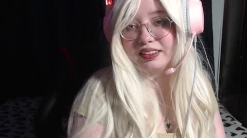 neko_dolly online show from December 4, 5:07 am