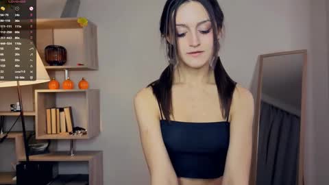 Vicky and Beatrice online show from February 12, 7:50 pm