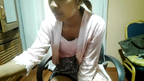nelia_84 online show from July 27, 4:10 am