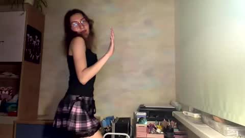 Mia online show from June 1, 7:15 pm