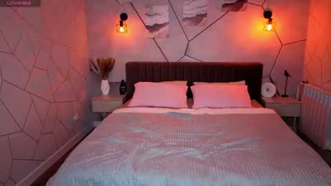 nelie_evans online show from June 24, 5:14 am