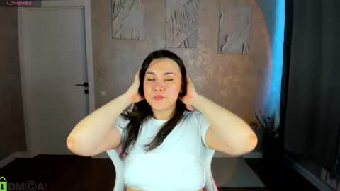 nelie_evans online show from June 23, 5:04 am