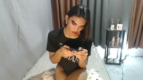neomi online show from July 28, 1:25 am
