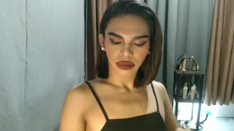 neomi online show from June 12, 6:29 pm