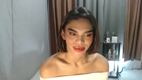 neomi online show from July 24, 2:42 am