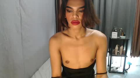 neomi online show from July 8, 8:12 pm