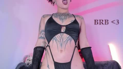 Marie    online show from December 19, 8:04 pm