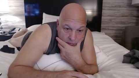 nethggoes85 online show from December 18, 3:57 am