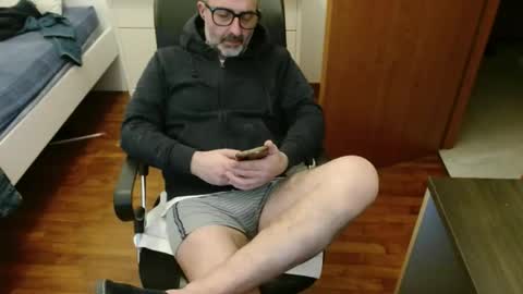 simi online show from February 4, 7:29 pm