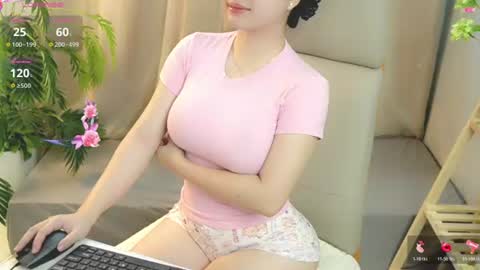 nhatlinhnguyen online show from August 2, 1:35 pm
