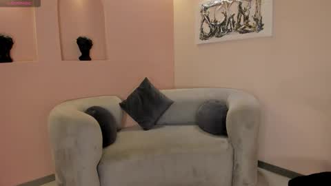 Call me Nia  online show from October 29, 7:58 pm