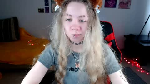 nica_kawaii online show from April 28, 7:34 am