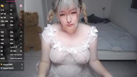 Belle online show from July 8, 9:29 pm