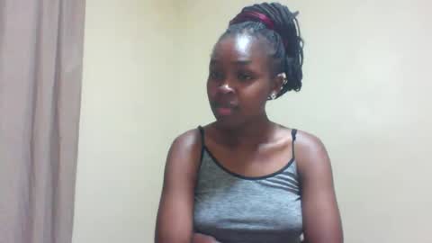 Snapshot of nicemillow chatting on December 6, 8:12 pm nicemillow online show from December 6, 8:12 pm