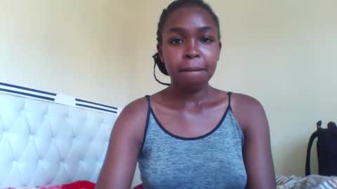 Snapshot of nicemillow chatting on December 15, 2:16 pm nicemillow online show from December 15, 2:16 pm