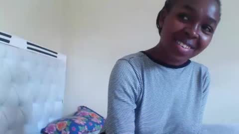 Snapshot of nicemillow chatting on December 10, 9:01 am nicemillow online show from December 10, 9:01 am