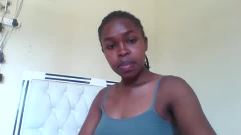 Snapshot of nicemillow chatting on December 13, 9:57 am nicemillow online show from December 13, 9:57 am