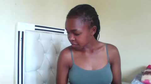 Snapshot of nicemillow chatting on December 16, 9:14 am nicemillow online show from December 16, 9:14 am