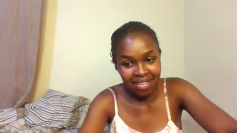 Snapshot of nicemillow chatting on December 13, 11:17 pm nicemillow online show from December 13, 11:17 pm