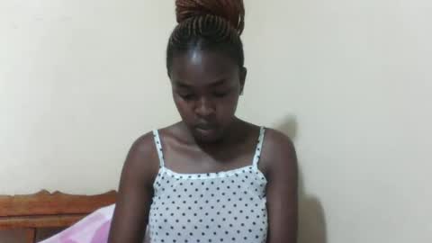 Snapshot of nicemillow chatting on March 7, 7:27 pm nicemillow online show from March 7, 7:27 pm