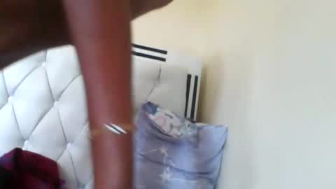 Snapshot of nicemillow chatting on December 15, 10:28 am nicemillow online show from December 15, 10:28 am