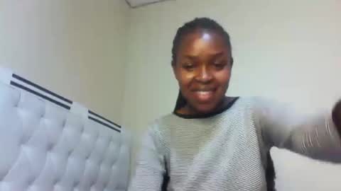 Snapshot of nicemillow chatting on December 9, 11:24 pm nicemillow online show from December 9, 11:24 pm