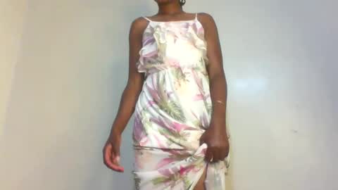 Snapshot of nicemillow chatting on December 8, 11:18 pm nicemillow online show from December 8, 11:18 pm