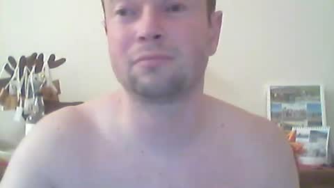 nick1990b online show from December 18, 6:47 pm