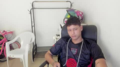 nick_master2 online show from June 17, 5:23 am
