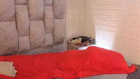nickollsaenz online show from June 26, 7:03 am
