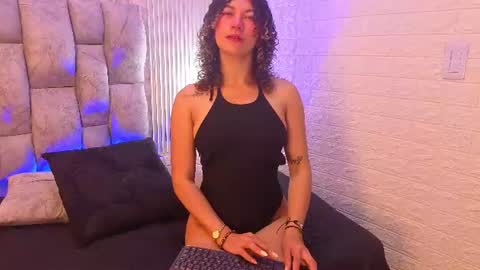 nickollsaenz online show from June 18, 3:45 am