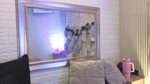 nickollsaenz online show from July 2, 3:55 am