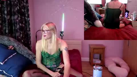 Snapshot of nicktu52 chatting on September 28, 11:47 pm nicktuuk online show from September 28, 11:47 pm