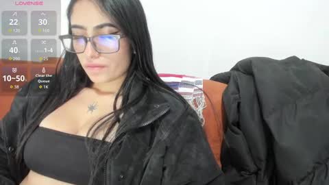 Snapshot of nickyvixenn chatting on October 7, 3:46 am Nicolle online show from October 7, 3:46 am