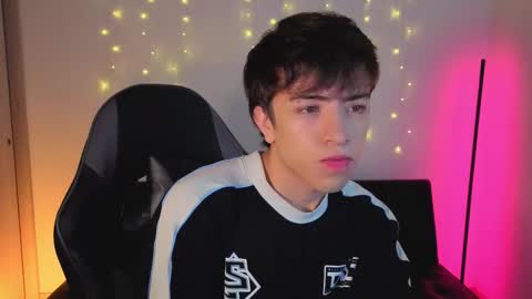 Nicolas online show from December 4, 8:08 pm