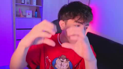 Nicolas online show from October 6, 8:15 pm