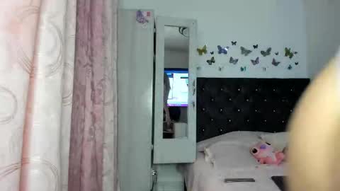 Snapshot of nicol3_0 chatting on October 8, 4:29 am Nicole online show from October 8, 4:29 am