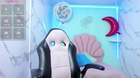 nicol_ross19 online show from January 17, 3:05 am