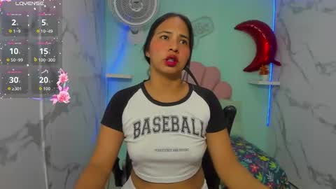 nicol_ross19 online show from June 15, 10:02 pm