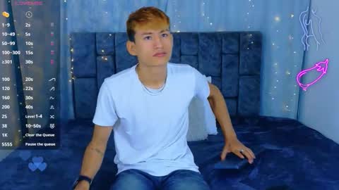nicolastorres__ online show from April 30, 5:12 am