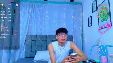 nicolastorres__ online show from July 14, 10:21 am