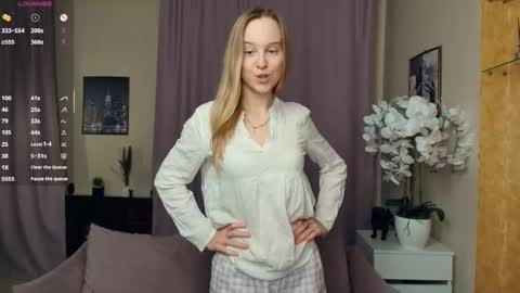 Nicoletta online show from February 7, 7:39 pm