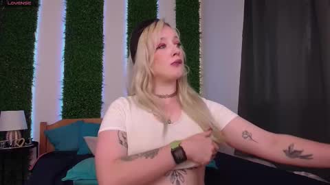 Snapshot of nicole__aniston__ chatting on September 28, 8:56 am Nicole online show from September 28, 8:56 am