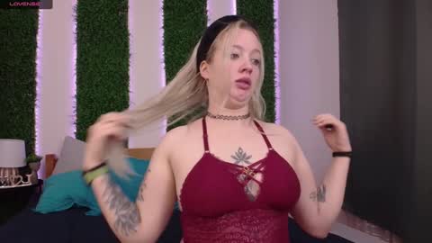 Snapshot of nicole__aniston__ chatting on January 19, 7:15 am Nicole online show from January 19, 7:15 am