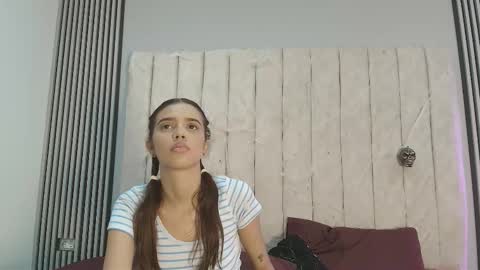 nicole_and_thiago online show from October 8, 9:43 pm