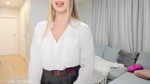 Nicole online show from September 29, 8:30 pm