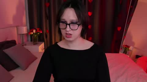 Snapshot of nicole_cidman chatting on February 15, 7:17 pm Nicole online show from February 15, 7:17 pm
